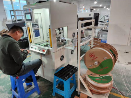 數碼電子雷管芯片蘸藥完成后，點火藥頭套熱縮管的意義